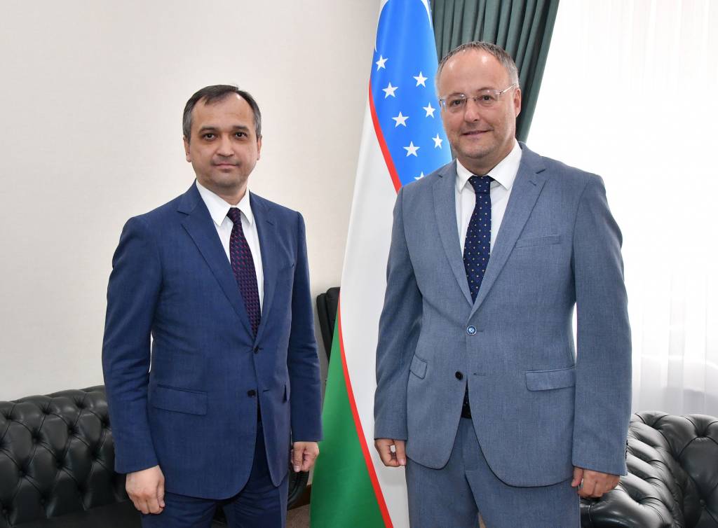 Deputy Foreign Minister of Uzbekistan, Gayrat Fozilov with the Ambassador Extraordinary and Plenipotentiary of Romania, Daniel Cristian Ciobanu